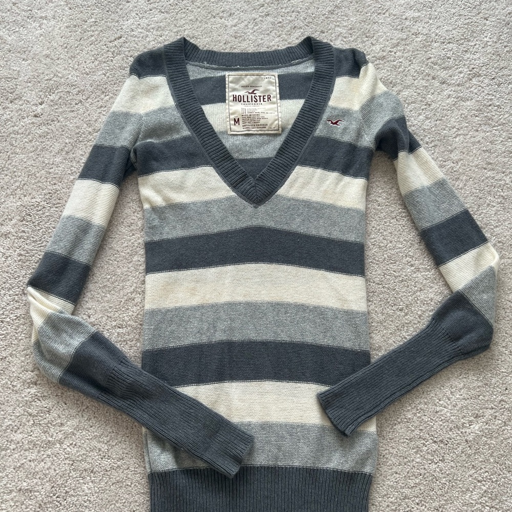 VINTAGE Y2K Hollister Grey Striped Sweater Size Medium GUC